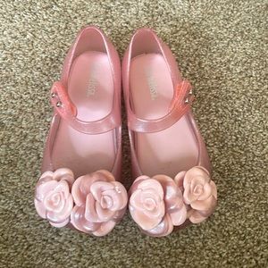 Mini Melissa like new pink ultragirl flower size 9 shoe.